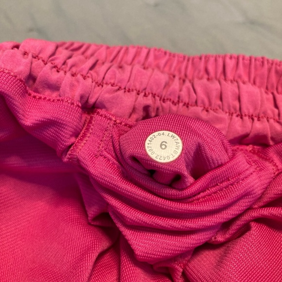 Lululemon Hotty Hot shorts - Picture 10 of 12